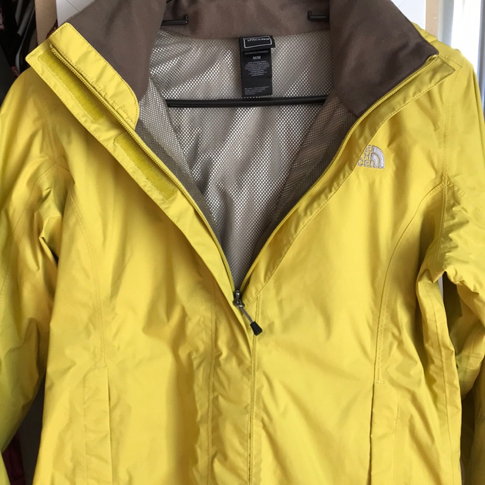 North face rain jacket size m